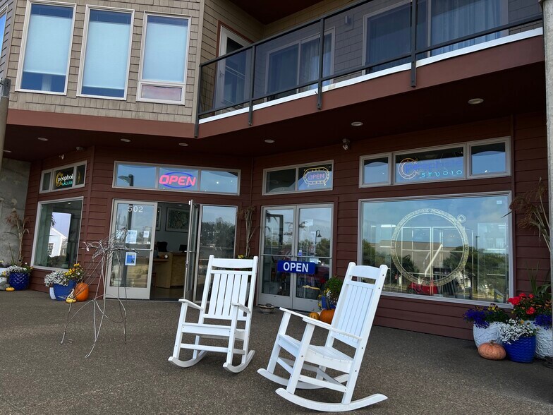 502-504 N US-101 Hwy, Yachats, OR à vendre - Photo de l’immeuble – Image 2 sur 11