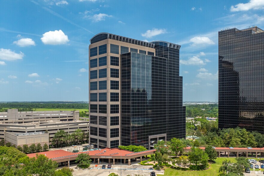 17001 Northchase Dr, Houston, TX à vendre - Photo principale – Image 1 sur 37