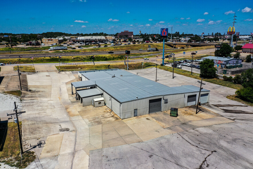 130 Interstate 45 N, Huntsville, TX à vendre - Photo principale – Image 1 sur 52