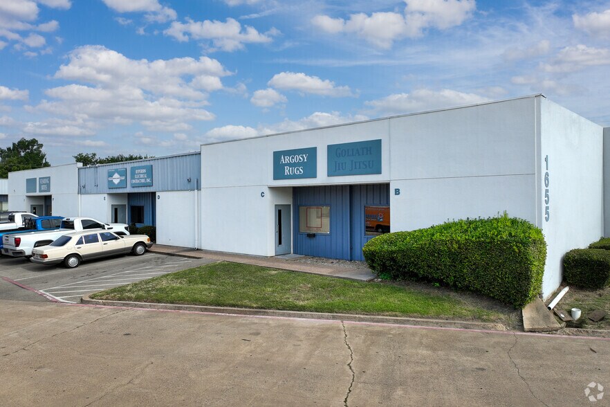 1663 Hickory Dr, Haltom City, TX à louer - Photo de l’immeuble – Image 3 sur 19