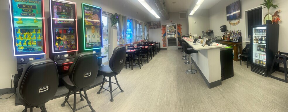 790 Wolf Rd, Random Lake, WI à vendre - Photo de l’immeuble – Image 2 sur 23