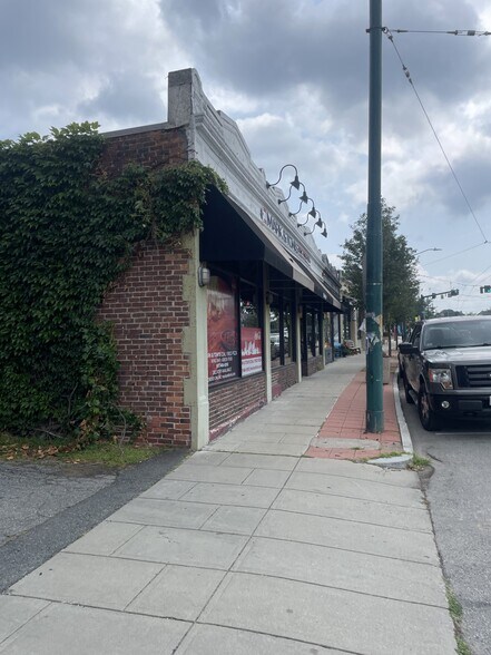 117-121 Trapelo Rd, Belmont, MA à vendre - Photo de l’immeuble – Image 2 sur 3