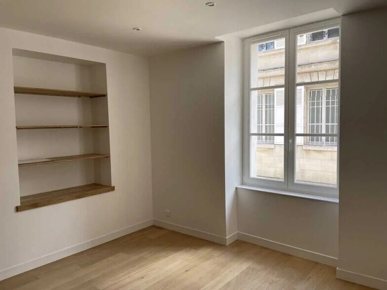 Bureau dans Compiègne à louer - Photo de l’immeuble – Image 2 sur 5