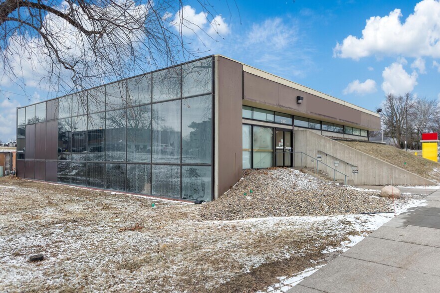 3910 Lincoln Way, Ames, IA à vendre - Photo de l’immeuble – Image 2 sur 3