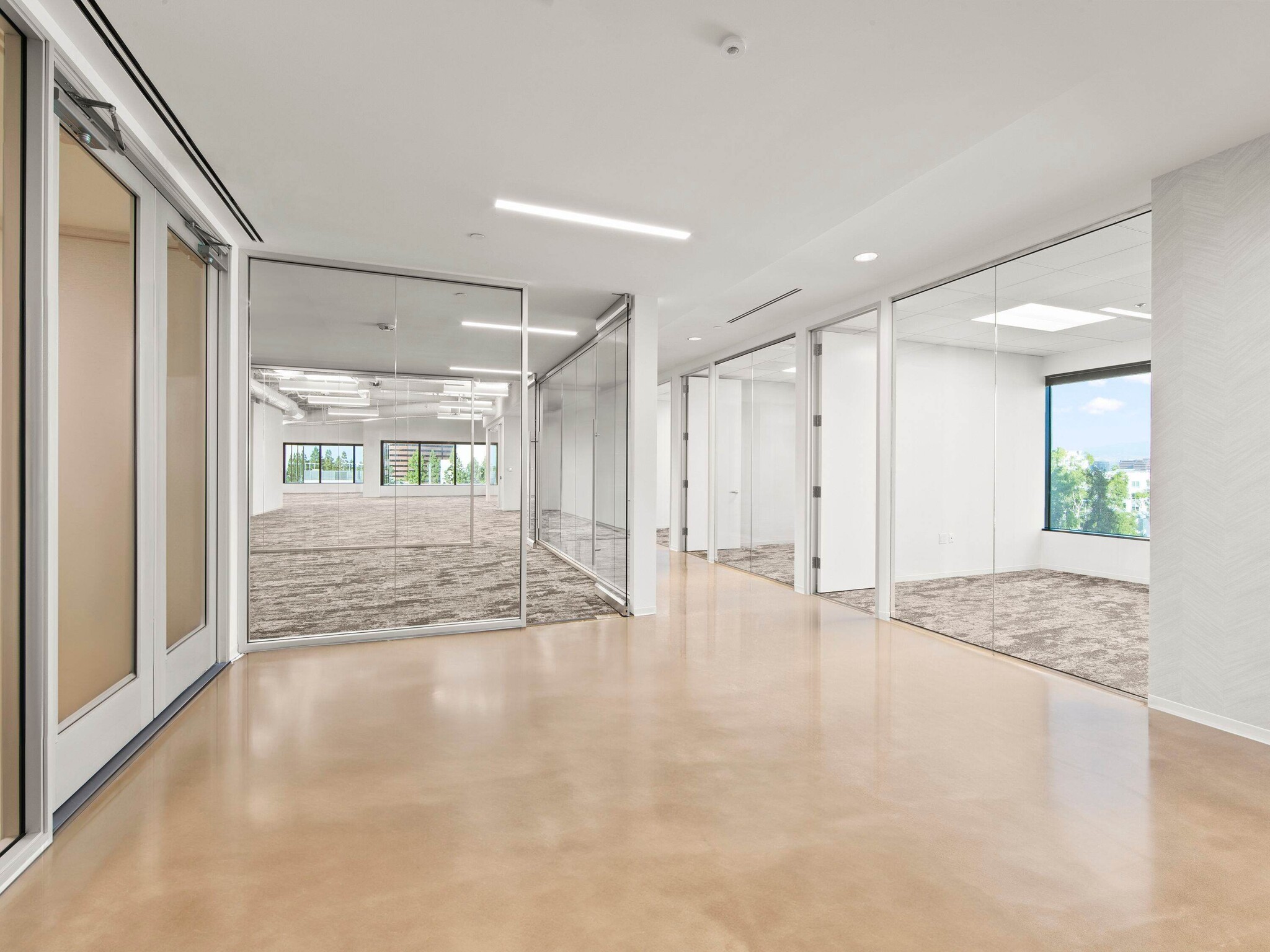 611 Anton Blvd, Costa Mesa, CA à louer Photo intérieure– Image 1 sur 11