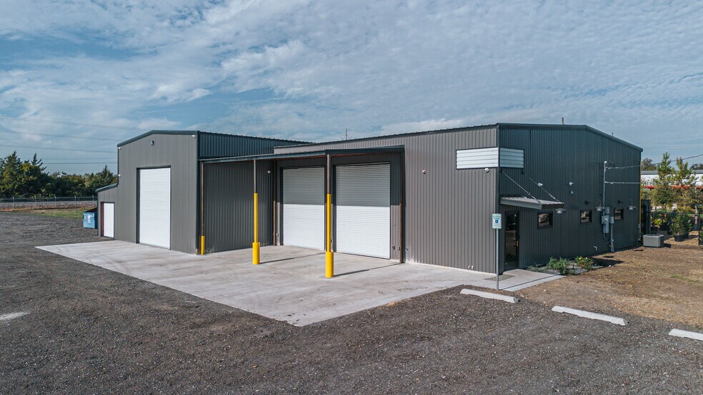 2603 S Kaufman St, Ennis, TX à louer - Photo principale – Image 1 sur 54