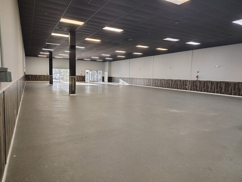 2585-2605 SE Federal Hwy, Stuart, FL à louer - Photo intérieure – Image 3 sur 6