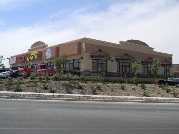 11890 Vista del Sol Dr, El Paso, TX à louer - Photo de l’immeuble – Image 2 sur 14