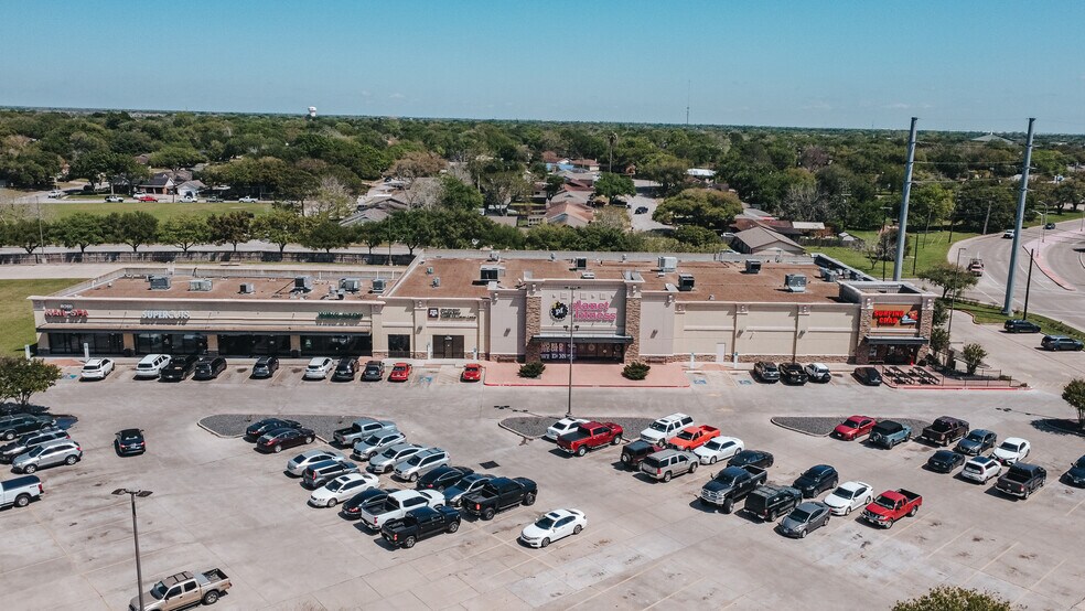 5206 N Navarro St, Victoria, TX à louer - Photo de l’immeuble – Image 2 sur 2