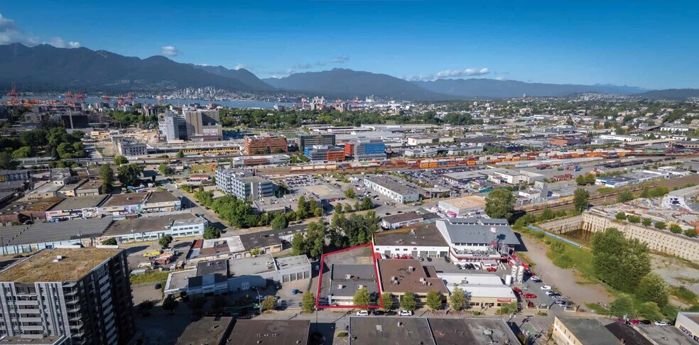 247 E 1st Ave, Vancouver, BC à vendre - Photo de l’immeuble – Image 1 sur 11