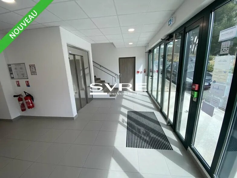 392 Avenue Des Genévriers, La Ciotat à louer - Hall d’entrée – Image 3 sur 15