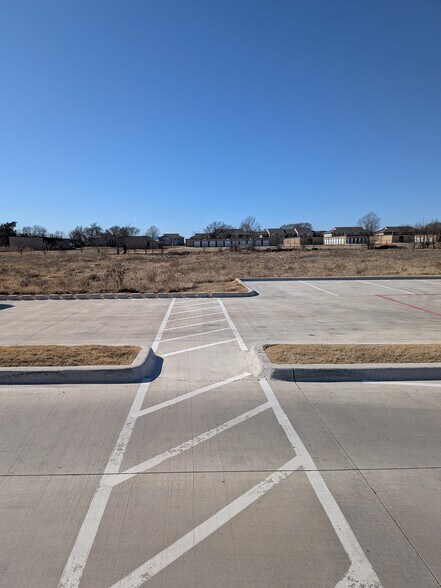 1723 State 121 Hwy, Bonham, TX à louer - Photo de la construction – Image 3 sur 9