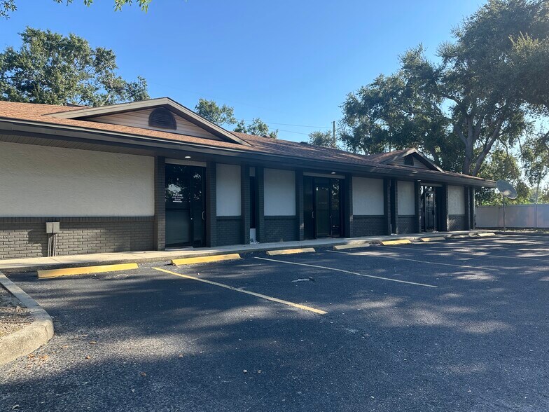 708 53rd Ave E, Bradenton, FL à louer - Photo principale – Image 1 sur 10