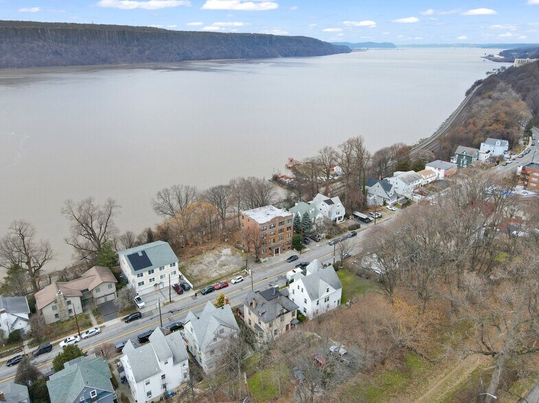 737 Warburton Ave, Yonkers, NY à vendre - Photo de l’immeuble – Image 2 sur 28