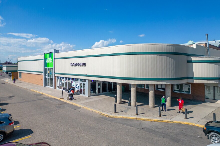 2675 36th St NE, Calgary, AB à louer - Photo de l’immeuble – Image 2 sur 15