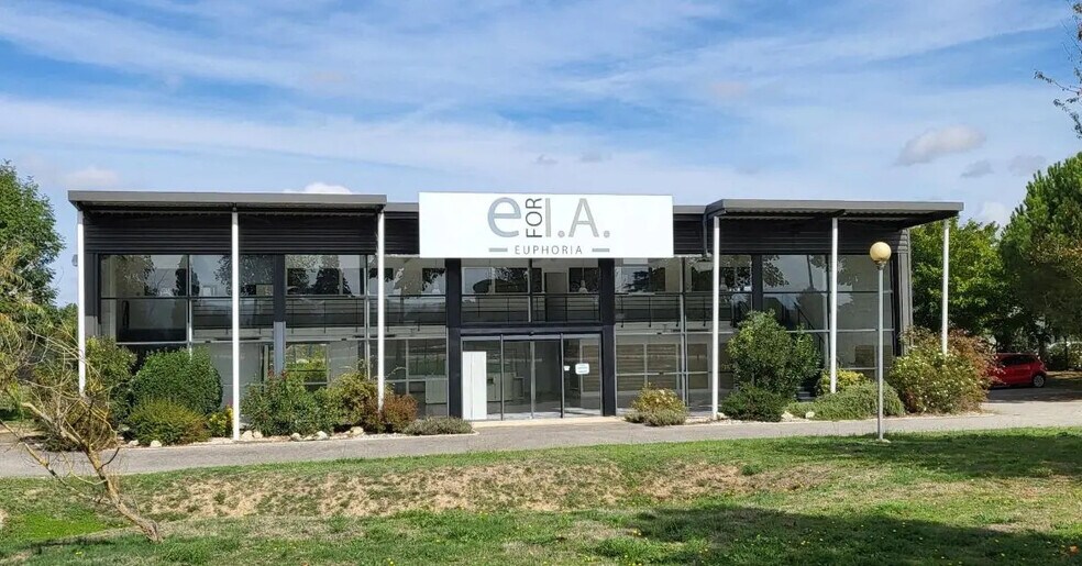 Local d’activités dans Pamiers à louer - Photo de l’immeuble – Image 1 sur 3