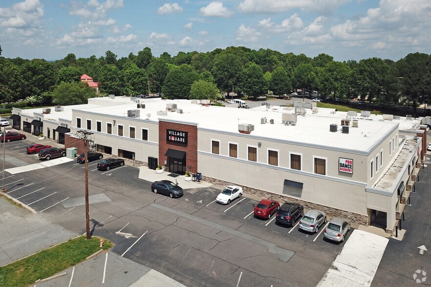 6000 Meadow Brook Mall Ct, Clemmons, NC à louer - Photo principale – Image 1 sur 8
