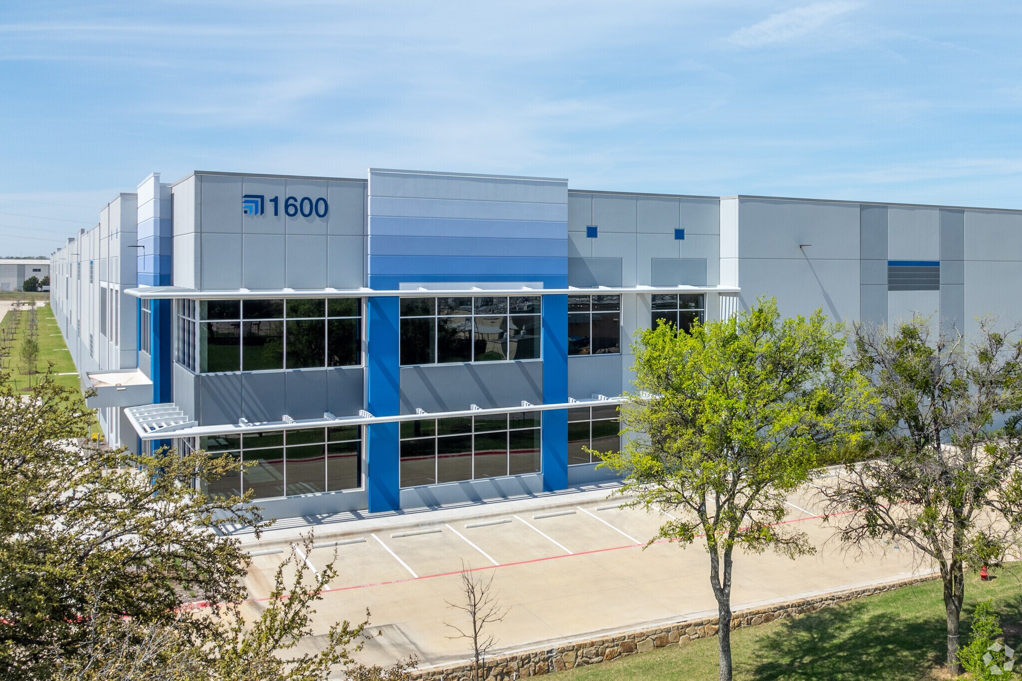 1600 S Great Southwest Pky, Grand Prairie, TX à louer Photo de l’immeuble– Image 1 sur 5