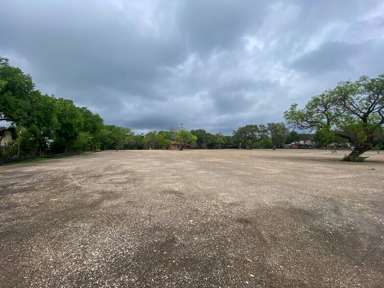7540 Bandera rd, San Antonio, TX à louer - Photo de l’immeuble – Image 1 sur 10