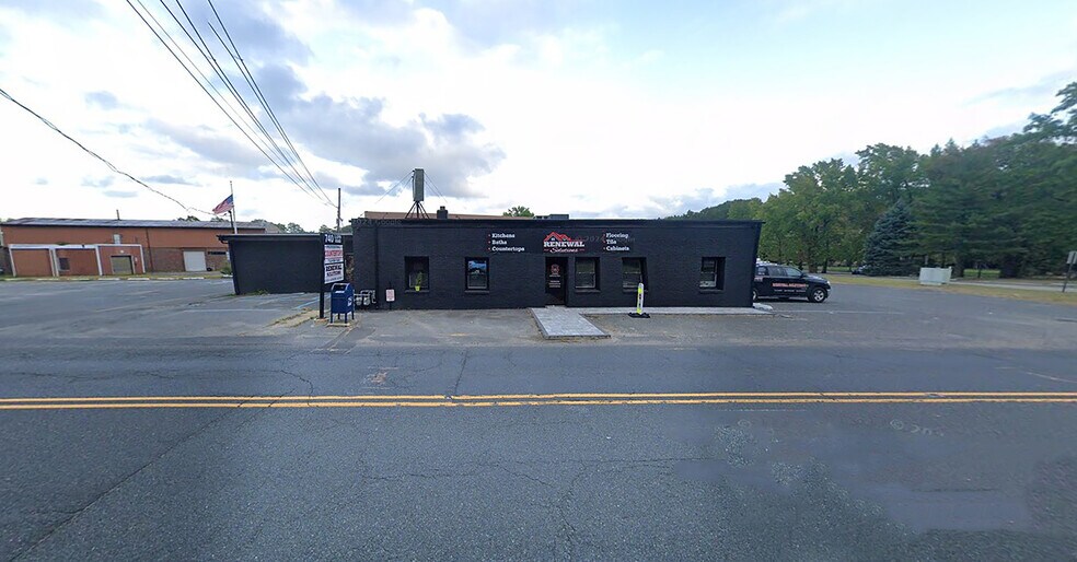 740 Lloyd Rd, Aberdeen, NJ à vendre - Photo de l’immeuble – Image 3 sur 8