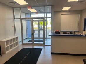 26705 W Commerce Dr, Volo, IL à louer Photo intérieure– Image 2 sur 4