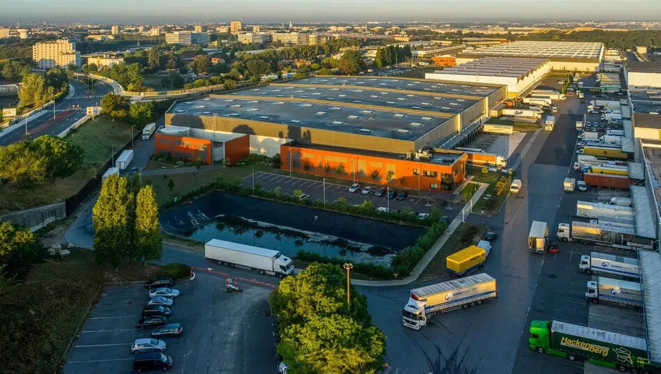 Industriel/Logistique dans Aulnay-sous-Bois à louer - Photo de l’immeuble – Image 2 sur 12