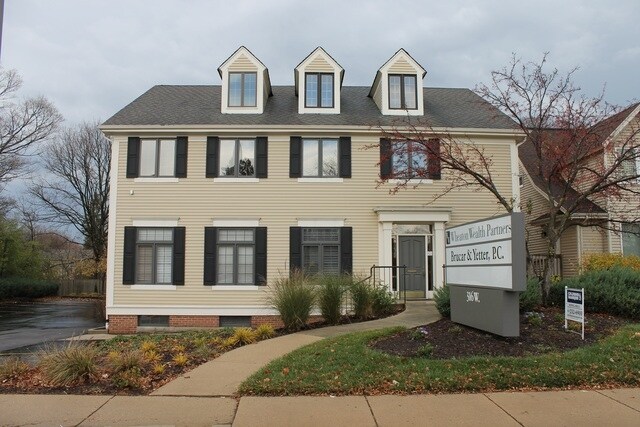 316 W Roosevelt Rd, Wheaton, IL à louer - Photo de l’immeuble – Image 1 sur 15