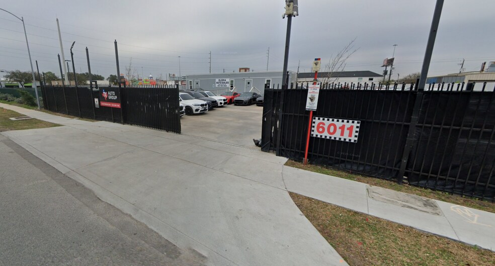 6011 Skyline Dr, Houston, TX à louer - Photo de l’immeuble – Image 1 sur 26
