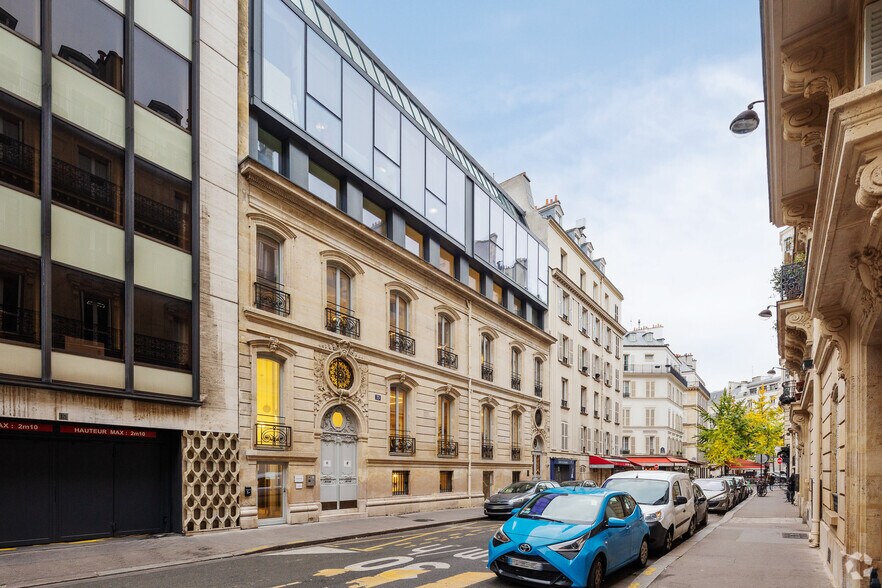 15-17 Rue De Bucarest, Paris à louer - Photo de l’immeuble – Image 2 sur 7