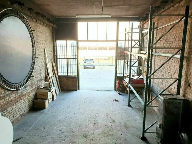 Local d’activités dans Strasbourg à louer - Photo de l’immeuble – Image 2 sur 2