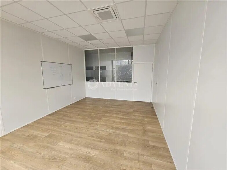 Bureau dans Champigny-sur-Marne à louer - Photo de l’immeuble – Image 3 sur 6