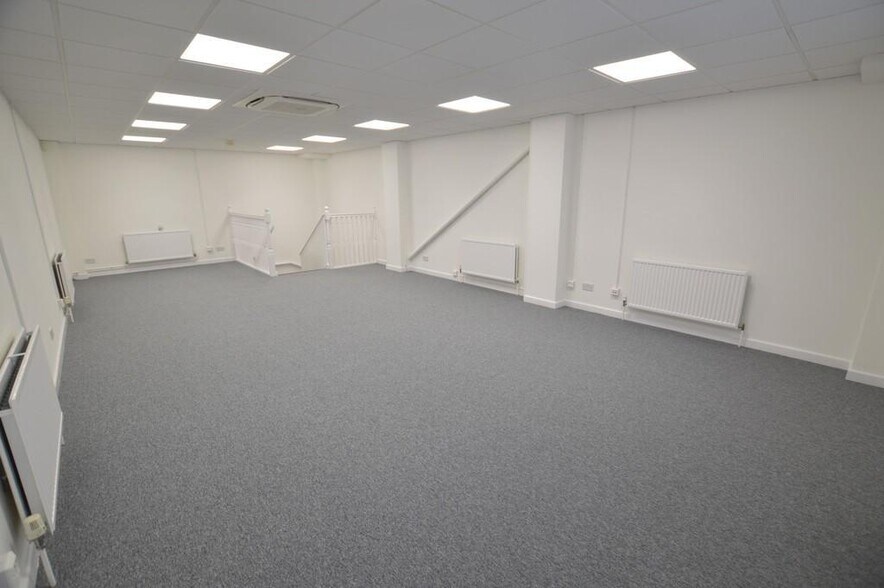 Radford Way, Billericay à louer - Photo de l’immeuble – Image 3 sur 10
