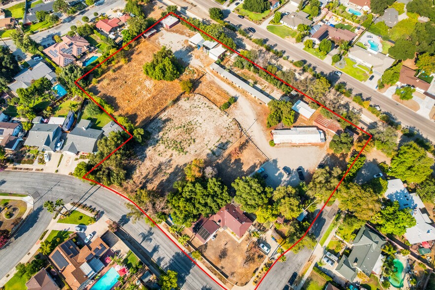 1449 E Bennett Ave, Glendora, CA à vendre - Photo de l’immeuble – Image 1 sur 42