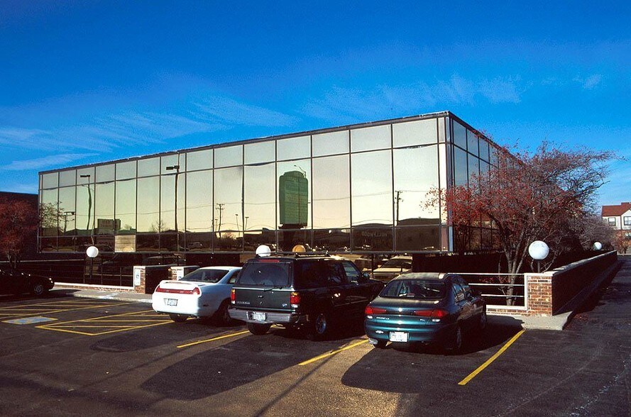 120 W Golf Rd, Schaumburg, IL à louer - Photo de l’immeuble – Image 3 sur 8
