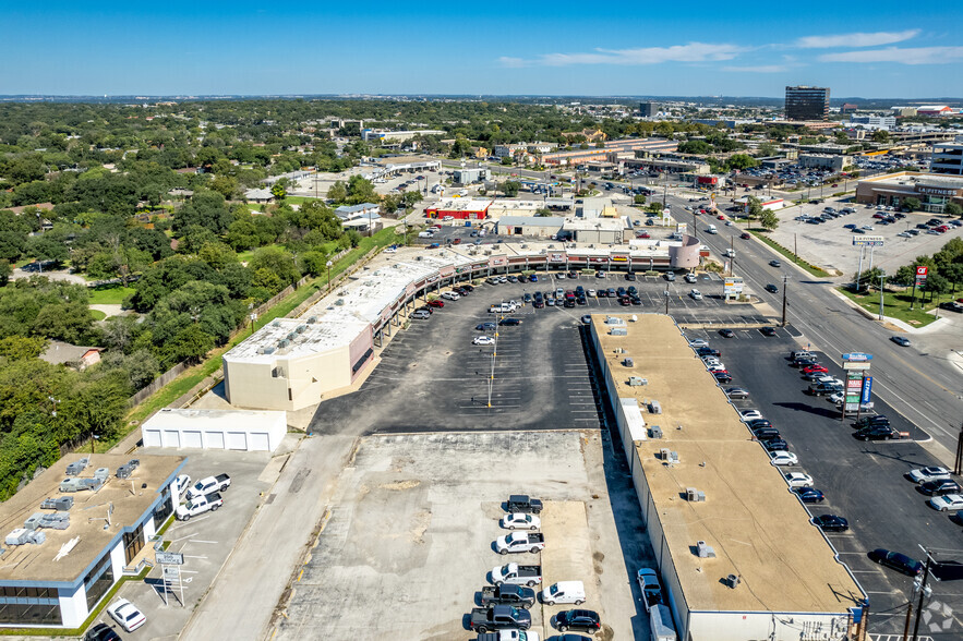 7115 Blanco Rd, San Antonio, TX à louer - Aérien – Image 2 sur 10