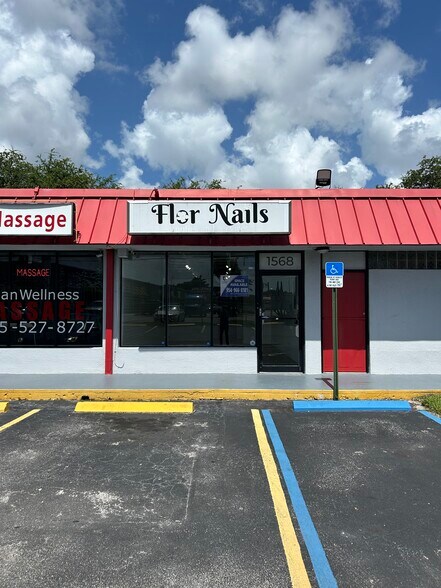 1560-1576 NE 16th Pl, Miami, FL à louer - Photo de l’immeuble – Image 2 sur 9