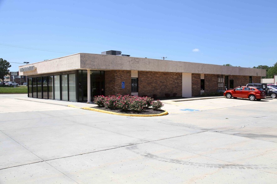 8407 N Main St, Kansas City, MO à louer - Photo de l’immeuble – Image 1 sur 6