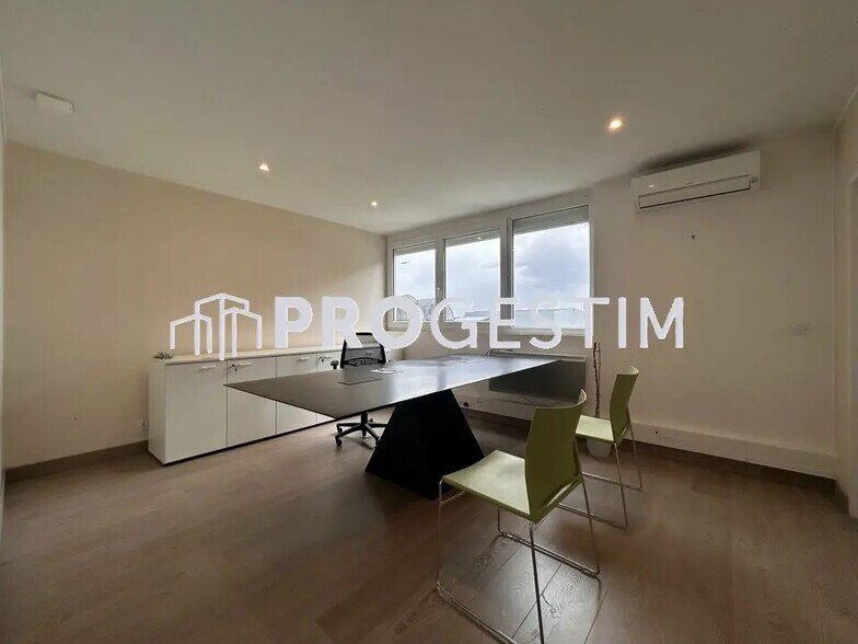 Local d’activités dans Saint-Apollinaire à louer - Photo intérieure – Image 3 sur 14