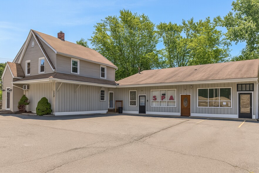 223 E Main St, Branford, CT à louer - Photo de l’immeuble – Image 1 sur 2
