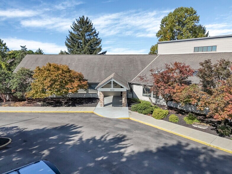 400 Venture Dr, Lewis Center, OH à louer - Photo de l’immeuble – Image 1 sur 12