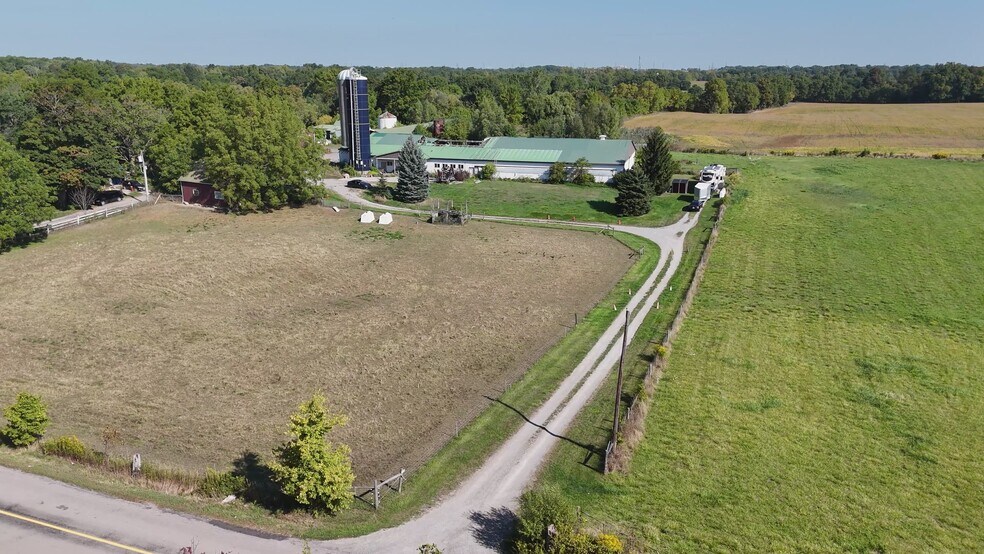 7166 English Church Rd, Hamilton, ON à vendre - Vidéo sur l’annonce professionnelle – Image 2 sur 33