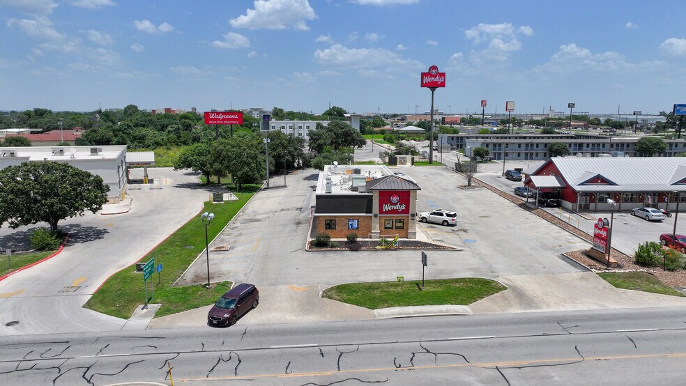 143 S State Highway 46, New Braunfels, TX à vendre - Photo de l’immeuble – Image 2 sur 5