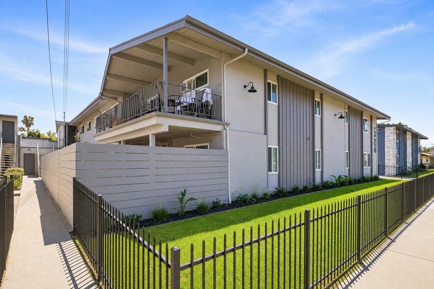 324 Leatrice Ln, Anaheim, CA à vendre - Photo de l’immeuble – Image 3 sur 11