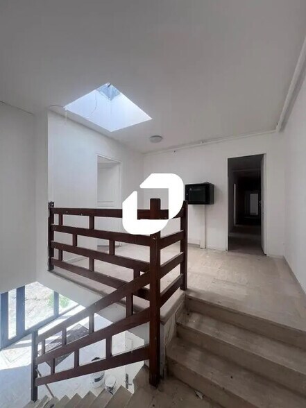 Local d’activités dans Meaux à louer - Photo de l’immeuble – Image 3 sur 3