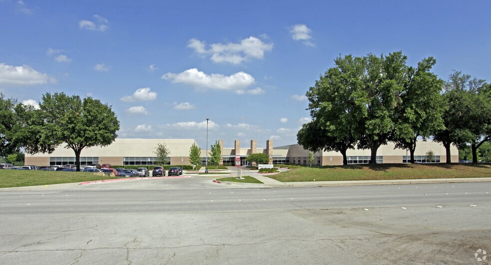 4950 Amon Carter Blvd, Fort Worth, TX à louer - Photo de l’immeuble – Image 3 sur 5