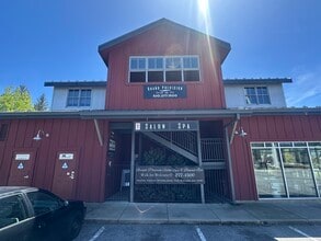 851-857 Sutton Way, Grass Valley, CA à louer Photo intérieure– Image 2 sur 14