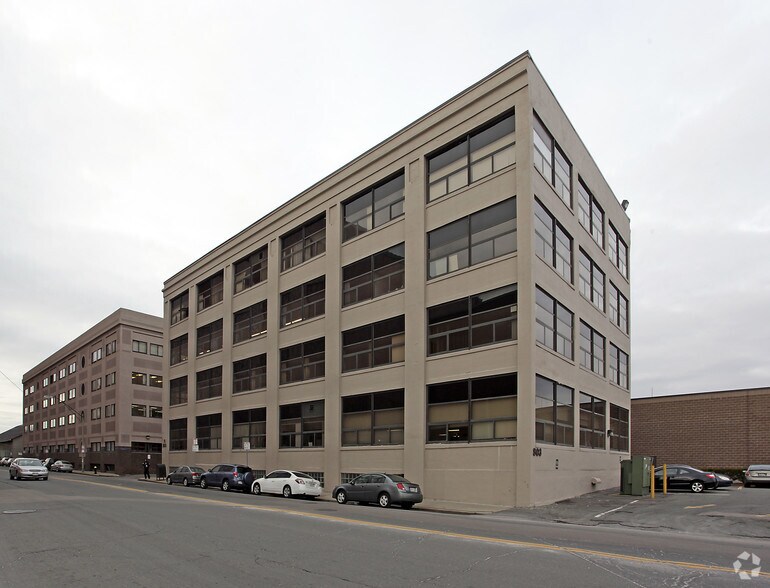 803 Summer St, Boston, MA à louer - Photo de l’immeuble – Image 2 sur 4