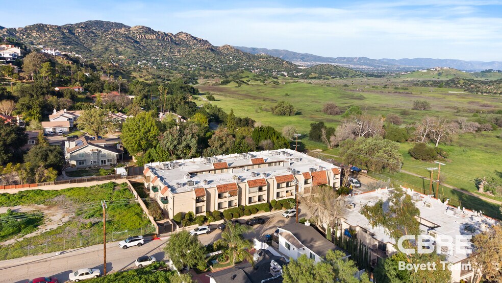 23901 Los Rosas St, West Hills, CA à vendre - Photo de l’immeuble – Image 1 sur 18