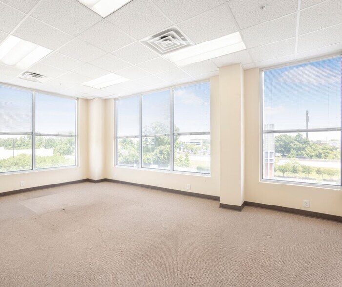 4921 Centre Pointe Dr, North Charleston, SC à louer - Photo intérieure – Image 2 sur 16