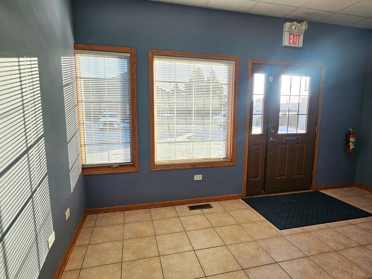 10331-10335 W Lincoln Hwy, Frankfort, IL 60423 - Lot 10331 - - Photo intérieure - Image 2 of 21